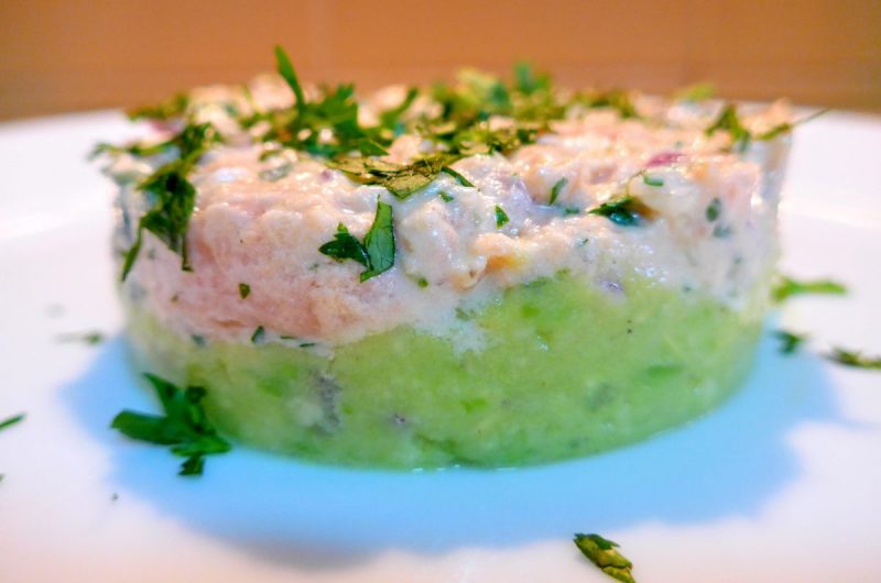 Tártaro de salmão com guacamole