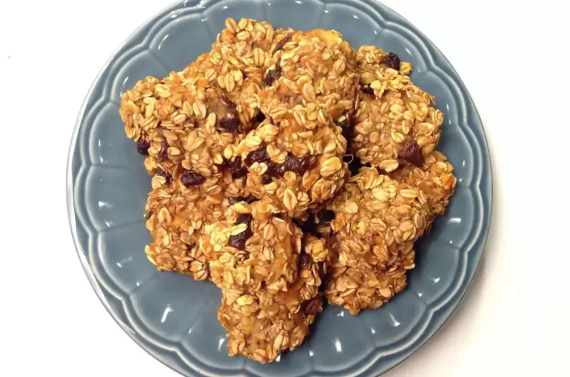 bolachas de aveia, maçã e passas