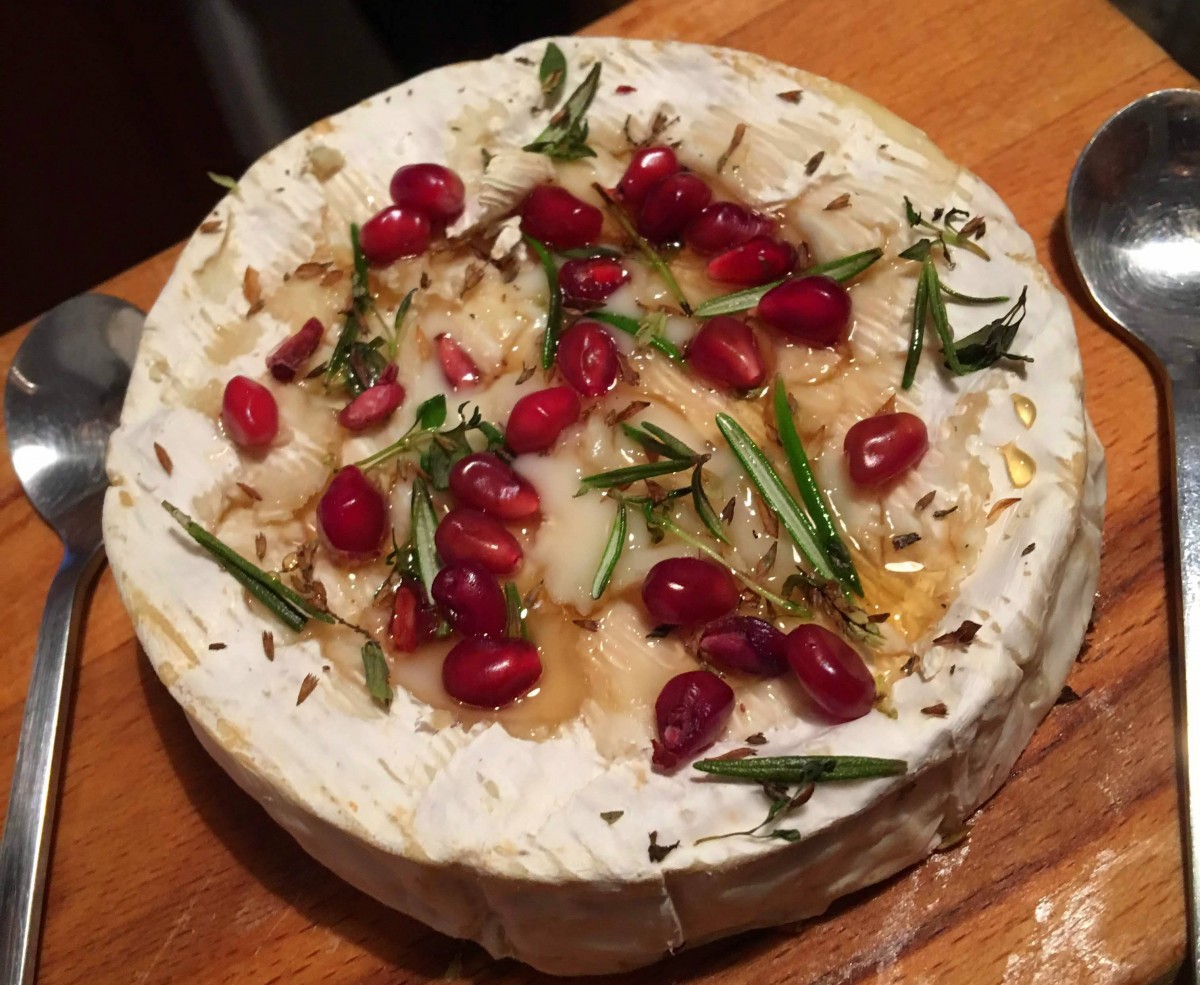 queijo camembert, roma, alecrim, entrada