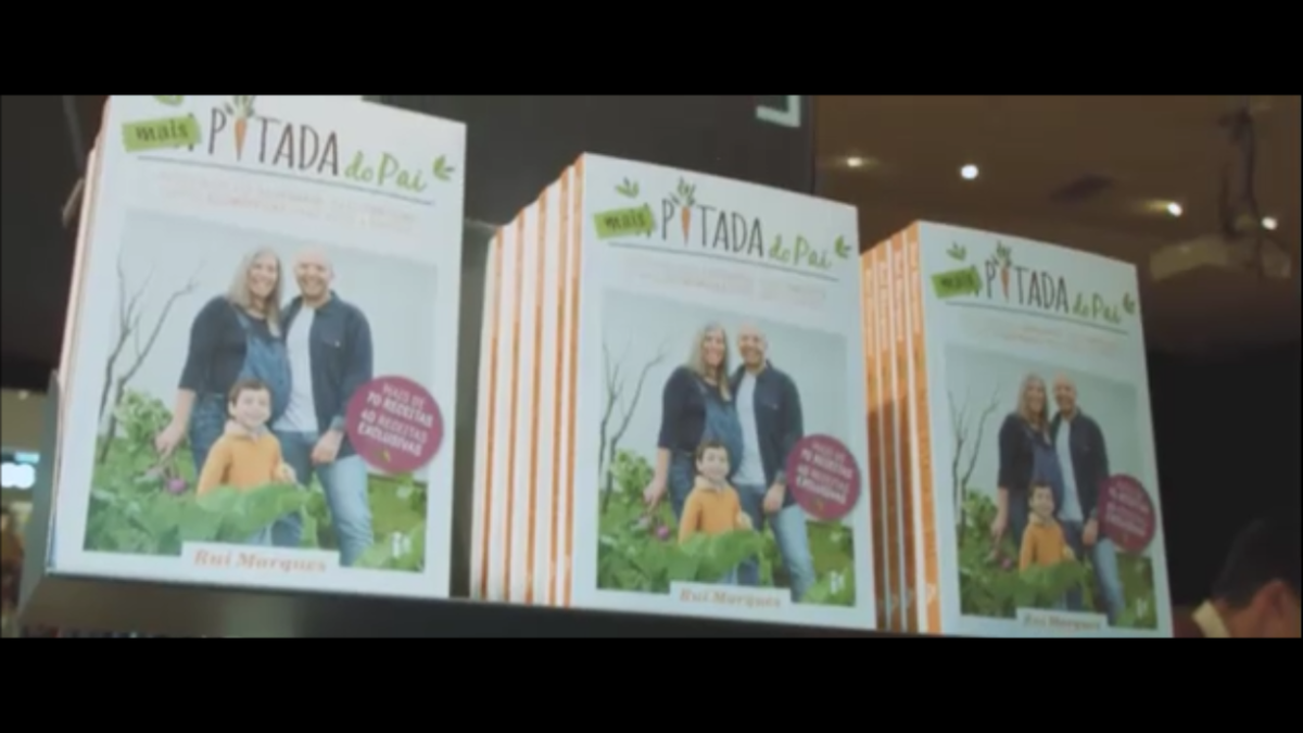 Um livro para toda a família, com receitas Mais Práticas, Mais Deliciosas e Mais Saudáveis! Refeições que rendam para jantares e sobrem para marmitas de fazer inveja… Refeições em 5 minutos, sugestões para almoços de família e amigos, e Sobremesas saudáveis claro!