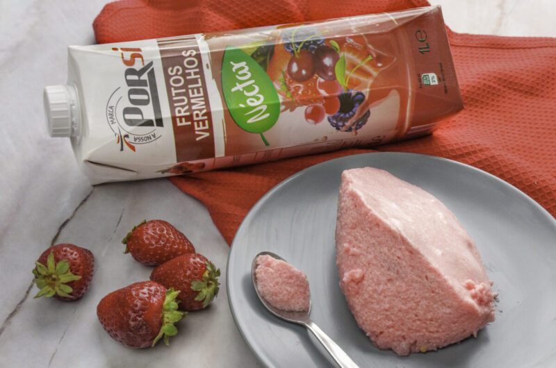 Semifrio com néctar de frutos vermelhos
