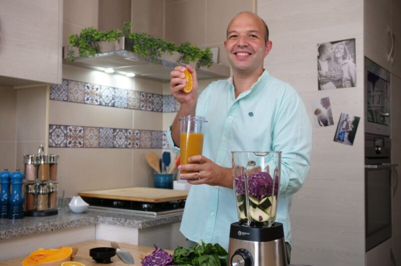 sopa detox de couve roxa