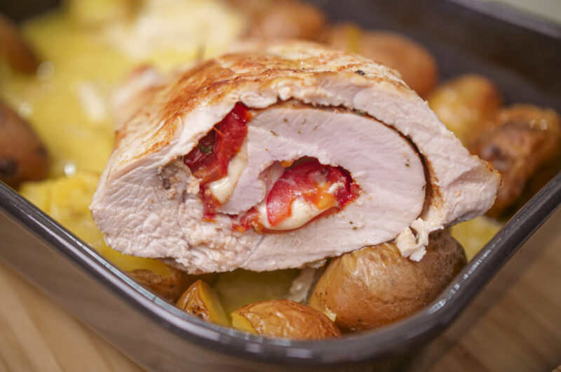 Peito de perú recheado no forno