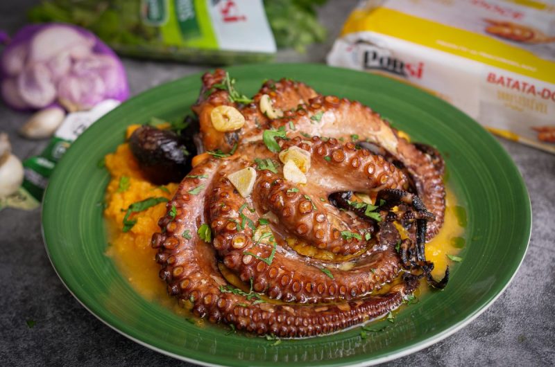 Polvo a lagareiro com pure de batata doce