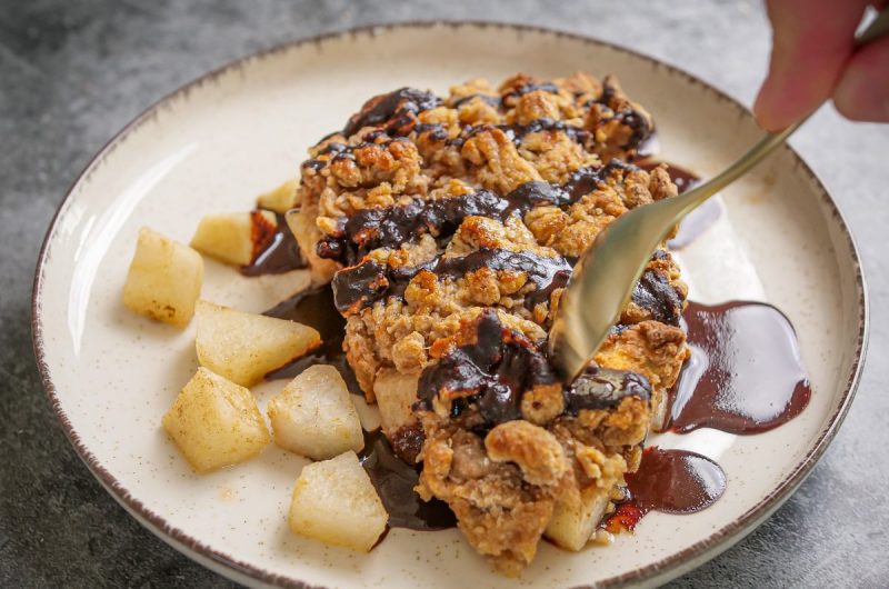 crumble de pera e chocolate