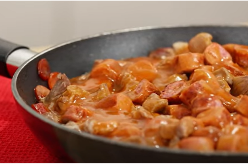 pica pau com molho de francesinha