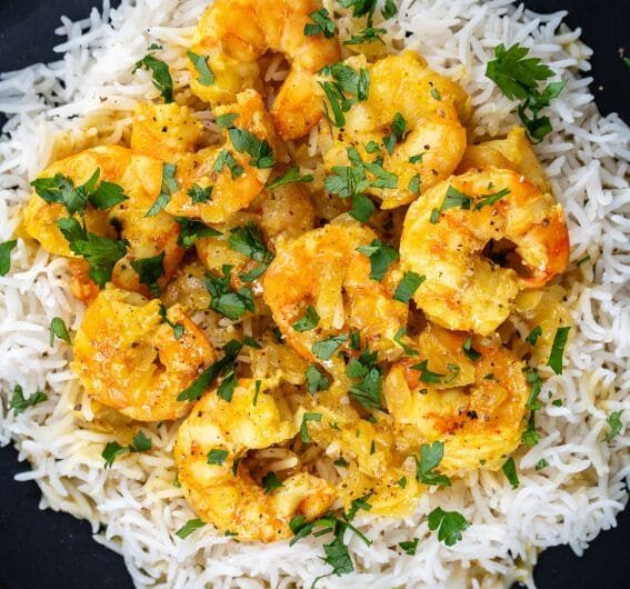 caril de camarao com arroz